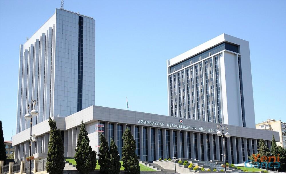 Milli Məclisdə "Maraqlar toqquşması haqqında" yeni qanun layihəsi müzakirə edilir xəbəri üçün şəkil