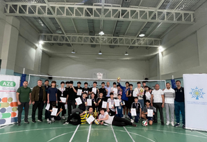 Yasamal rayonunda Zəfərin 6-cı ildönümünə həsr olunmuş oğlanlar arasında voleybol yarışı keçirilib