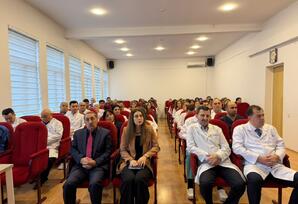 A.Səhhət küçəsi 32 ünvanı üzrə ərazi partiya təşkilatının akt zalında müşavirə keçirilib - FOTO